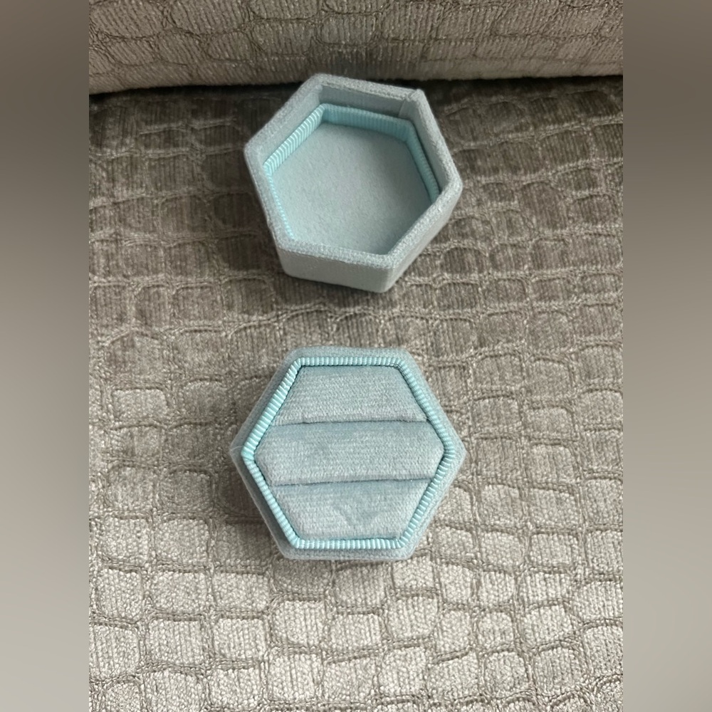Double Ring Box - Picture 2 of 2